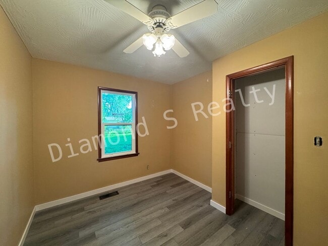 Photo - Charming and Clean 3 Bedroom Home - Nice/Quiet Neighborhood