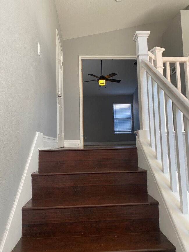 823 Viewpointe Ln