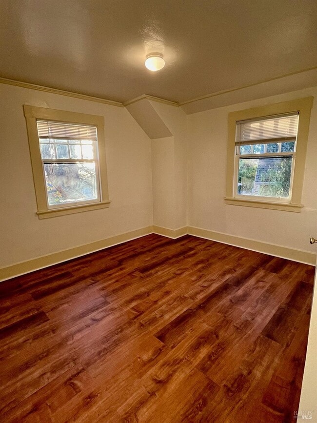 Photo - 118 B St