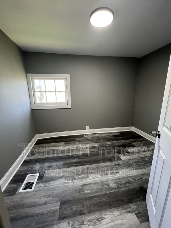 Photo - 1218 E 35th St