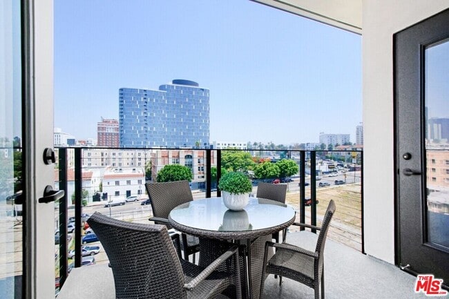 Building Photo - 2847 Leeward Ave Unit 407