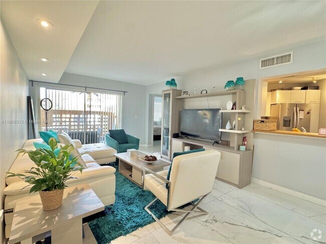 Building Photo - 9701 Fontainebleau Blvd Rental
