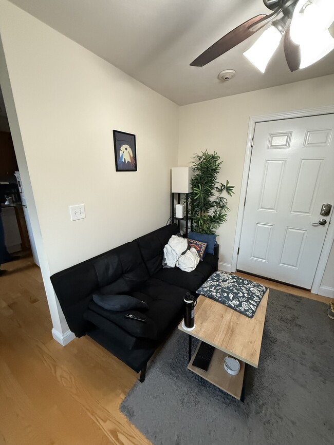 Photo - 1060 Cambridge St