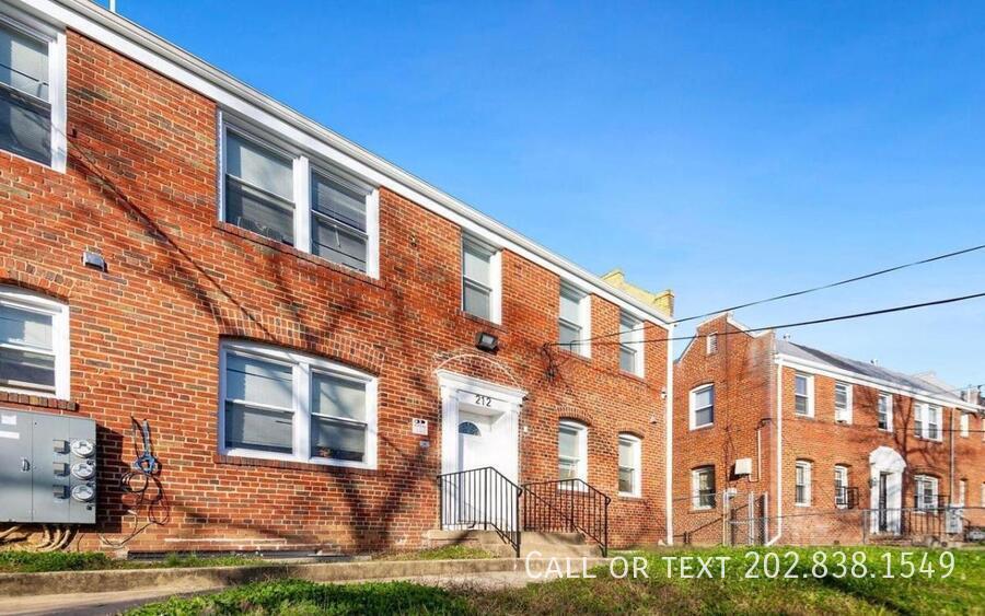 Photo - 212 Orange St SE (Washington, DC)