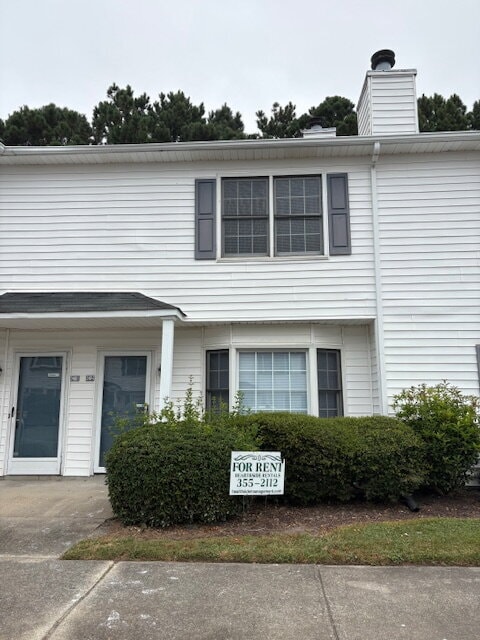 Building Photo - "Charming 2-Bed Townhouse Retreat in Winte... Unit C2