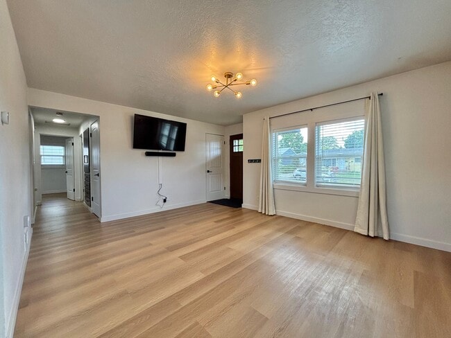 Photo - 6020 N Elgin St