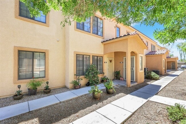 Building Photo - 2041 Hussium Hills St Unit 202