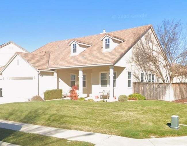 Building Photo - large 3 bedroom home