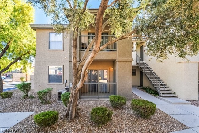 Building Photo - 8000 W Badura Ave