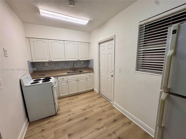 Photo - 2240 NE 171 St Unit 8