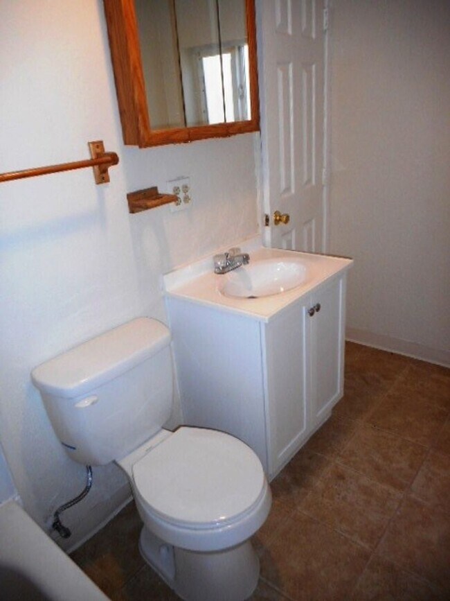 Photo - 647 Valley Rd Unidad 1/2