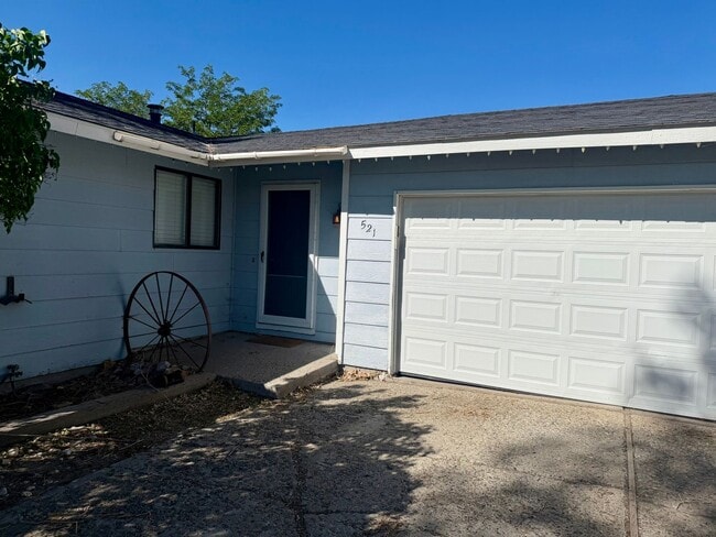 Photo - 521 Balsam Dr