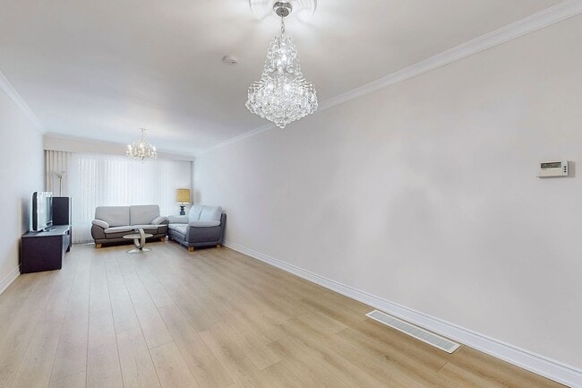 Photo - 20 Niantic Crescent