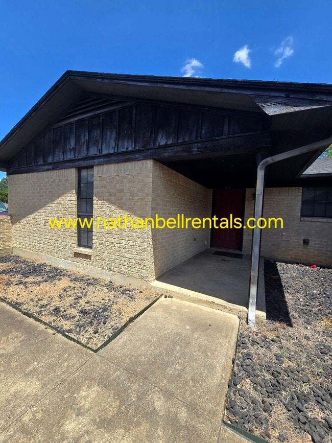 Building Photo - 3762 Clarksville St Rental