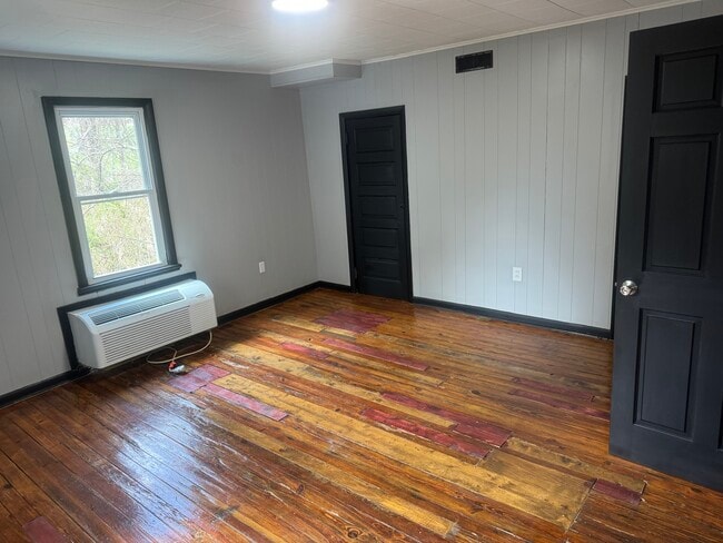 Photo - 210 Locust Ave Unit 6