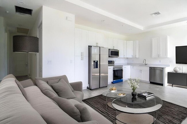 Photo - 260 Rotonda Blvd W