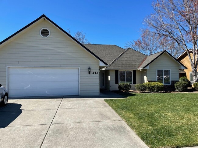 Photo - Stunning 3 Bedroom 2 Bath Home- Located in Friendly Central Point-Over 1600 Sq. Ft.