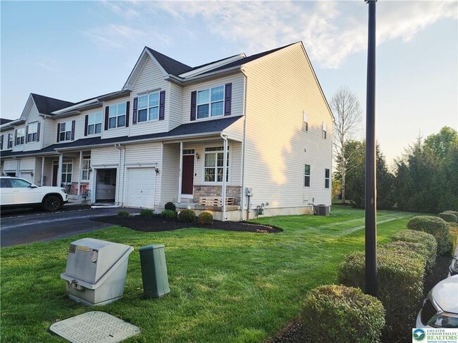 Photo - 937 King Way