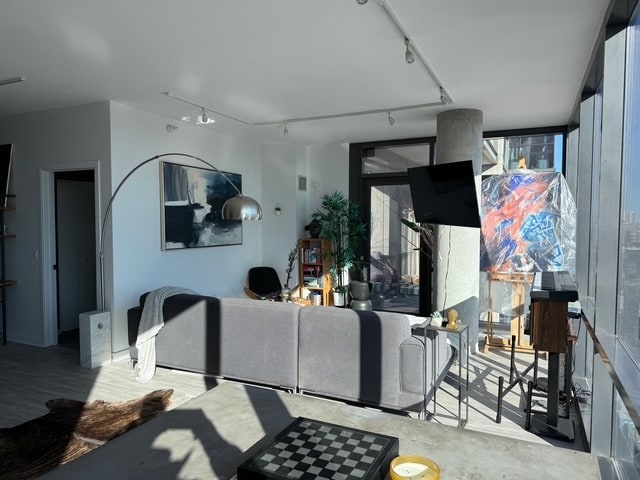 Photo - 860 W Blackhawk St Unit Blackhawk