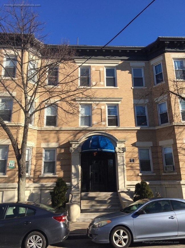 Building Photo - 75 Chester St Unit 4