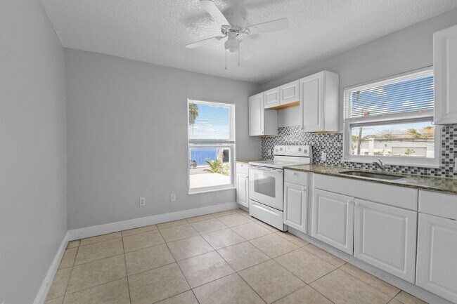 Photo - 3721 Henry Ave Unidad A (Upper)