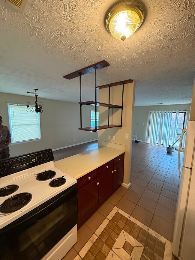 Photo - 1625 Riverside Trail NE