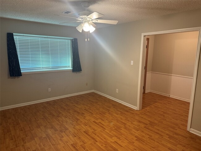 Building Photo - 5814 Viking Dr