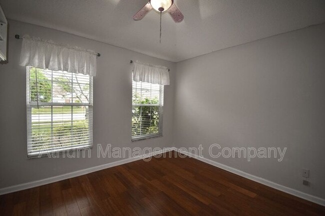 Photo - 105 N Weathersfield Ave