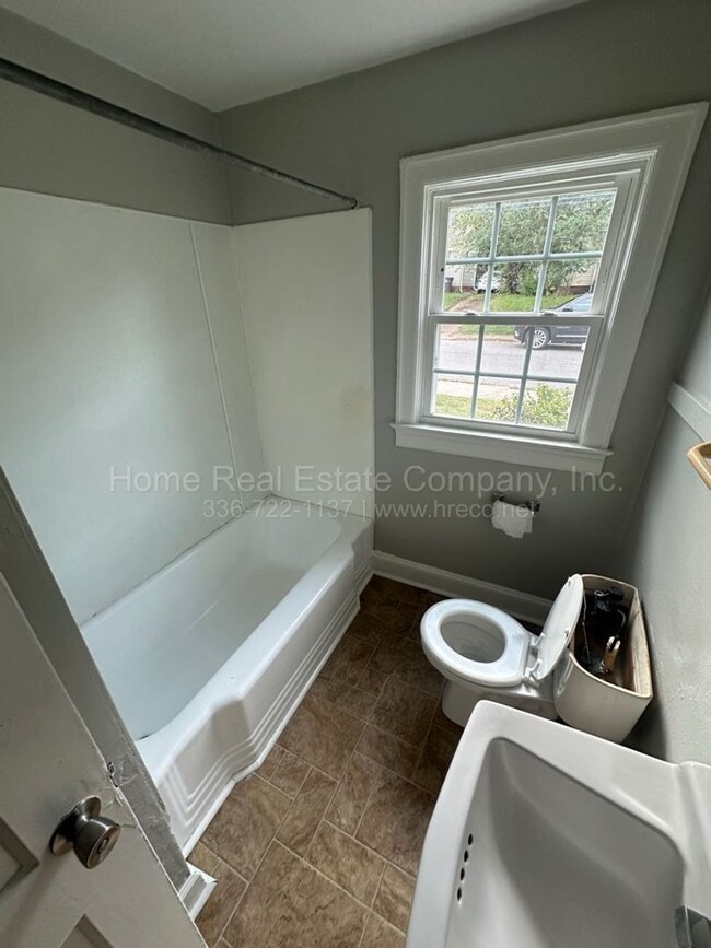 Photo - 611 Mulberry St SW