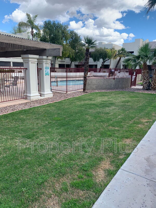 Photo - 3301 E Earll Dr