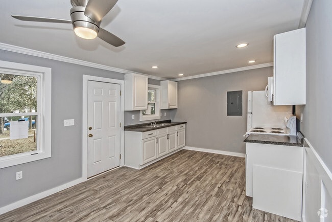 Building Photo - 1102 N Hillside Dr Rental