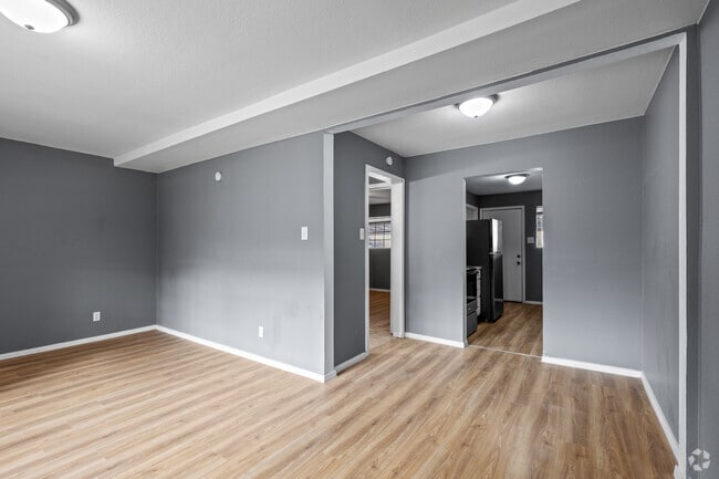 1BR, 1BA - 700SF - Living