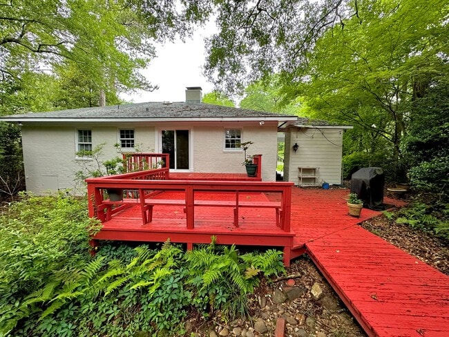 Photo - Super Cute Cottage 1 mile from Toomers Corner