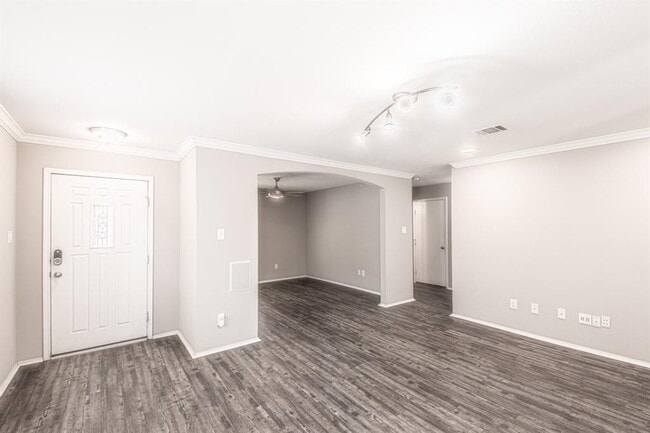 Photo - 180 Onyx Lake Dr