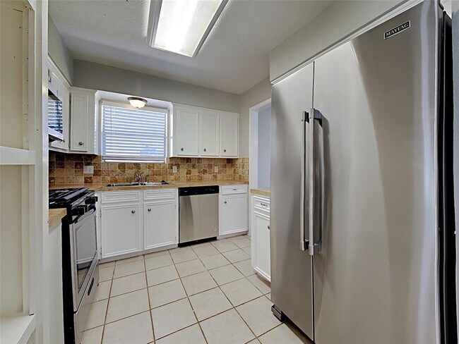 Photo - 29119 Stapleford St