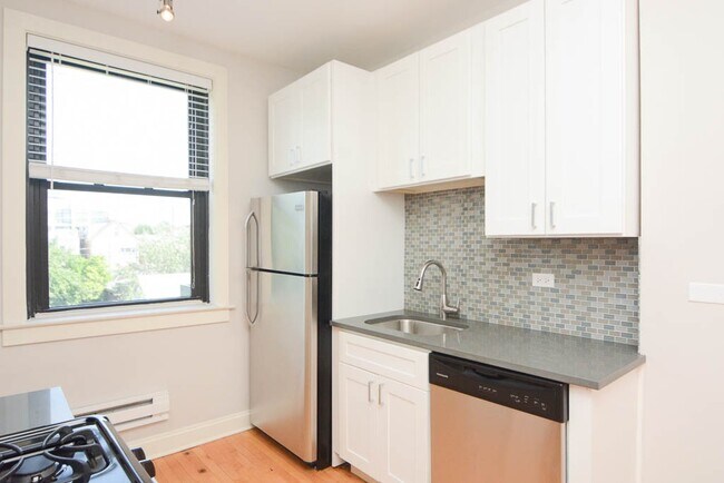 Photo - 2303 N Rockwell St Unit B3