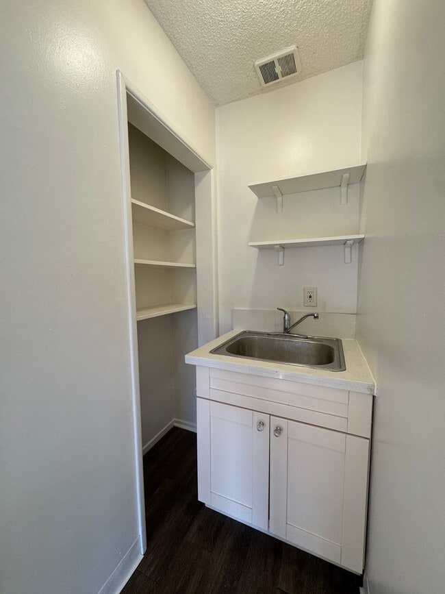 Photo - 917 Centinela Ave