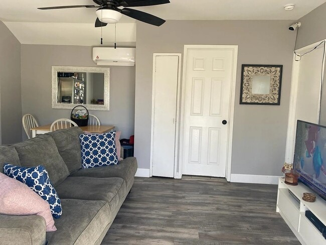 Photo - 582 E Kingsley Ave