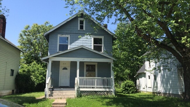 Main - 315 Whitethorne Ave House