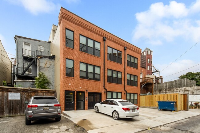 Building Photo - For Rent: Stylish Urban Living at 815 Park...