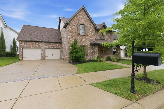 Photo - 790 Fontwell Ln