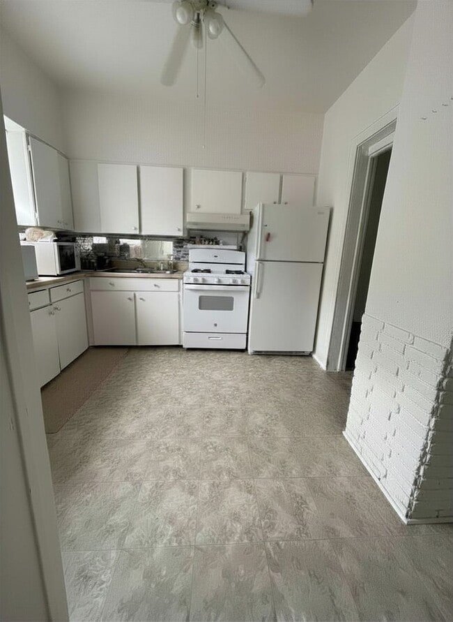 Photo - Spacious 3 bedroom, 1 bathroom House