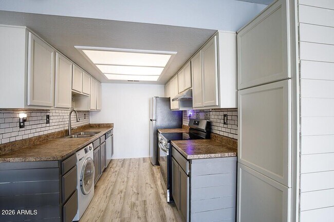 16602 N 25th St Unit 225
