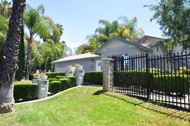 Building Photo - Lakeridge Apartments