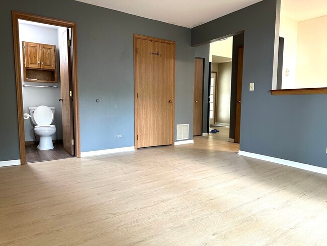Photo - 2303 Woodview Ln