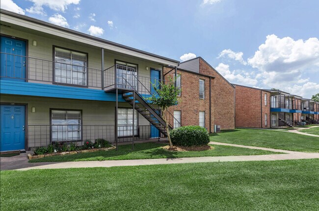 Exterior View - Willow Bend Apartments