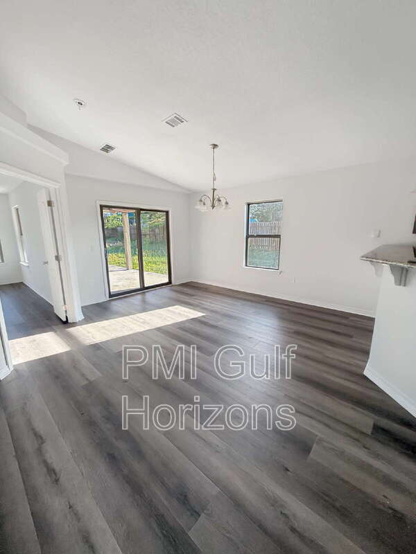 Photo - 8657 El Paseo St