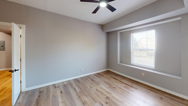 Photo - 5931 Maple Ave
