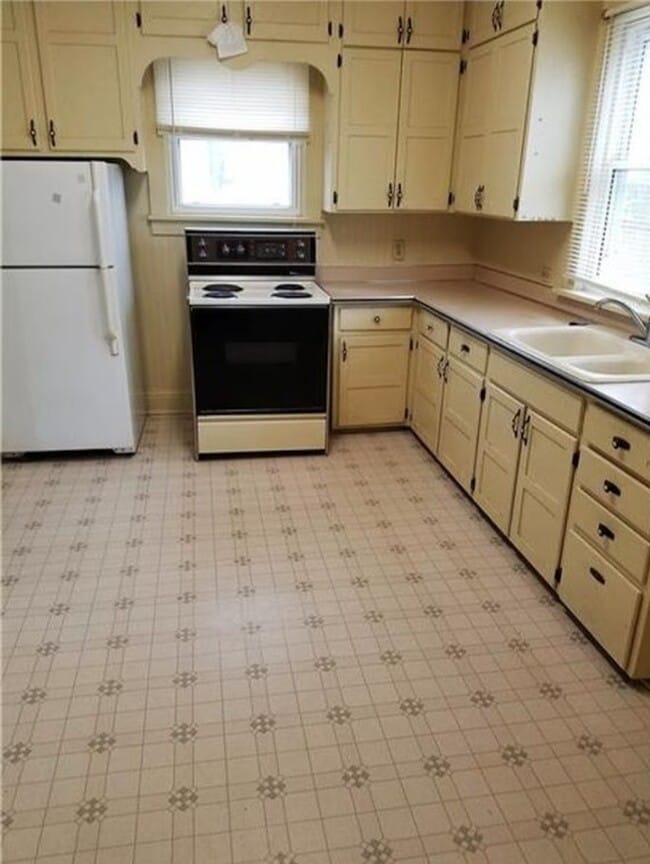 Photo - 432 Riehl St