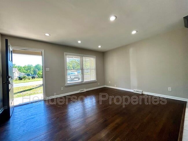 Photo - 3932 Slagle Dr